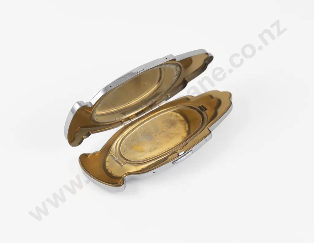 1940s Volupte 'Golden Gesture' Hand Shaped Powder Compact Image 1++