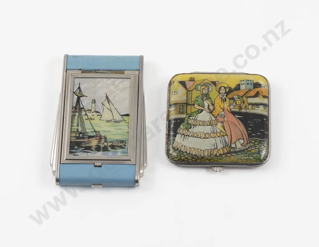 Two 1930s Gwenda Foil Powder Compacts Image 1++