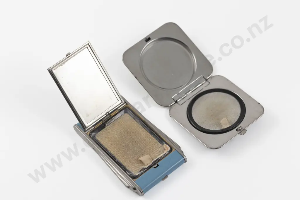 Two 1930s Gwenda Foil Powder Compacts Image 1++