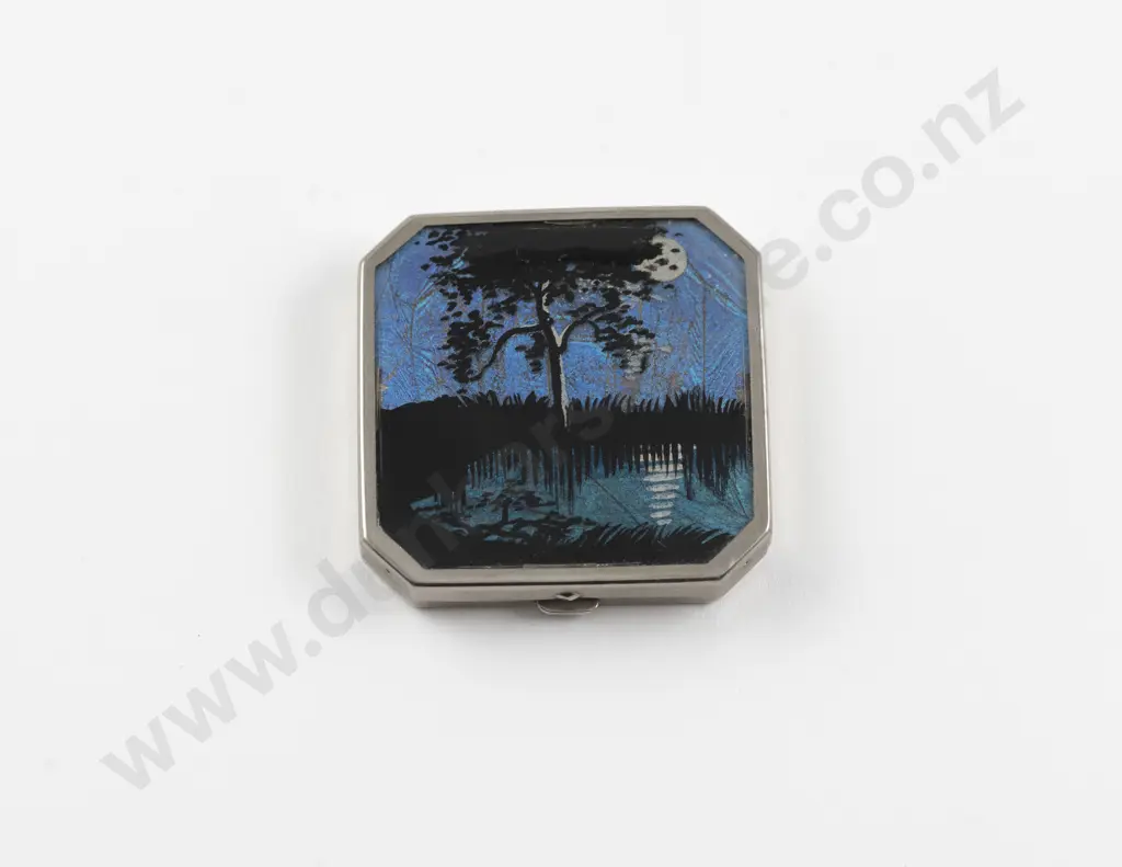 1930s Butterfly Wing Decorated Powder Compact Image 1++