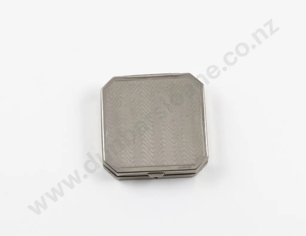 1930s Butterfly Wing Decorated Powder Compact Image 1++