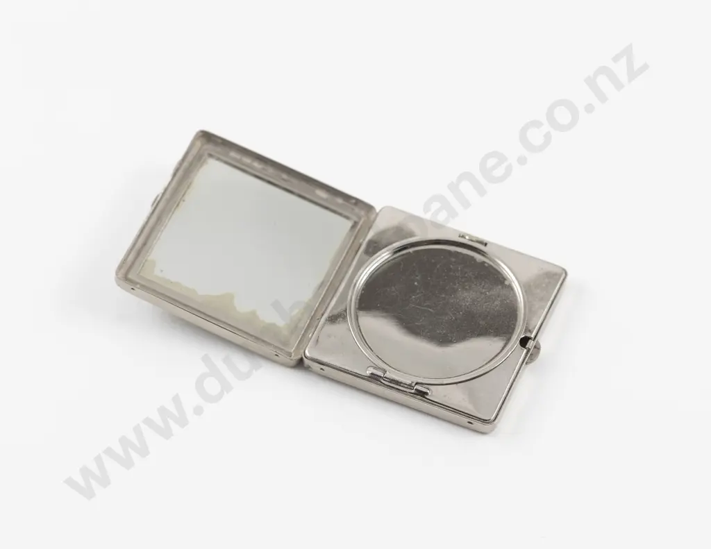 1930s Gwenda Butterfly Wing Scenic Mount Egmont Powder Compact Image 1++