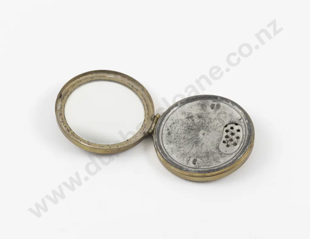 Vintage Sweet Petals Brass with Kiwi Emblem Souvenir Powder Compact Image 1++