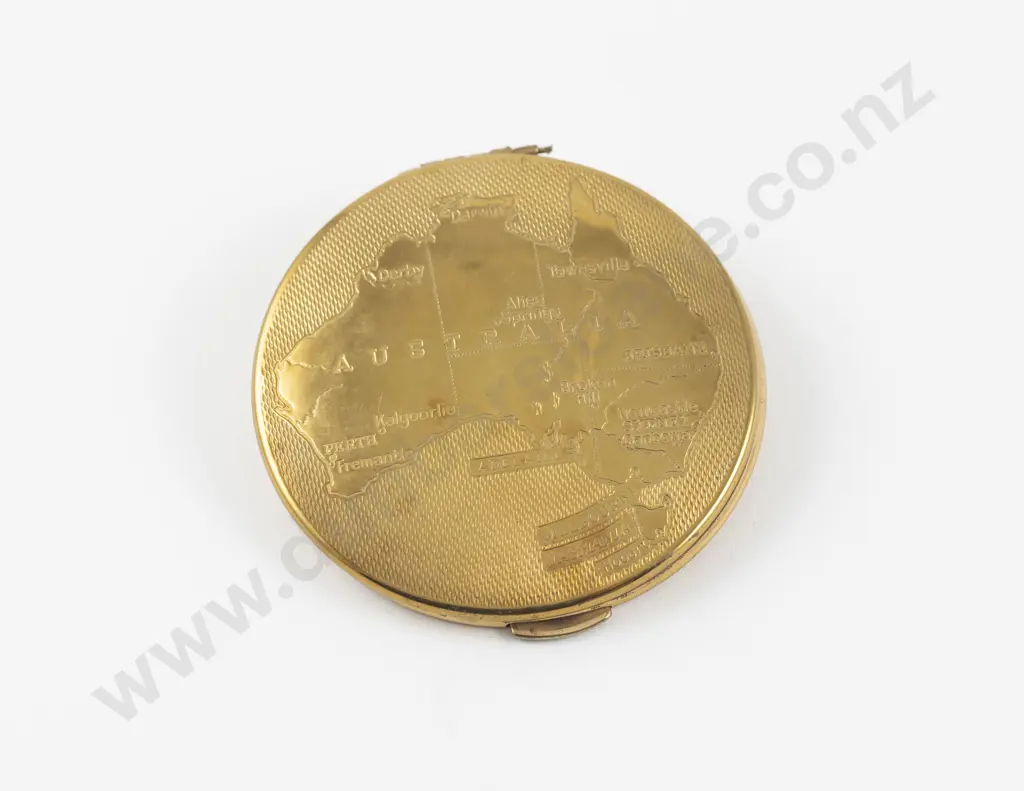 Vintage Kigu of London Gold Plated Map of Australia Souvenir Powder Compact Image 1++