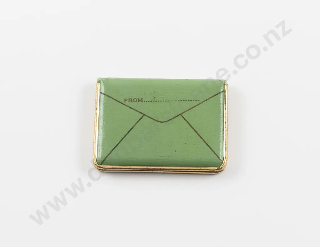 1939 New York World's Fair Novelty Envelope Powder Compact Image 1++