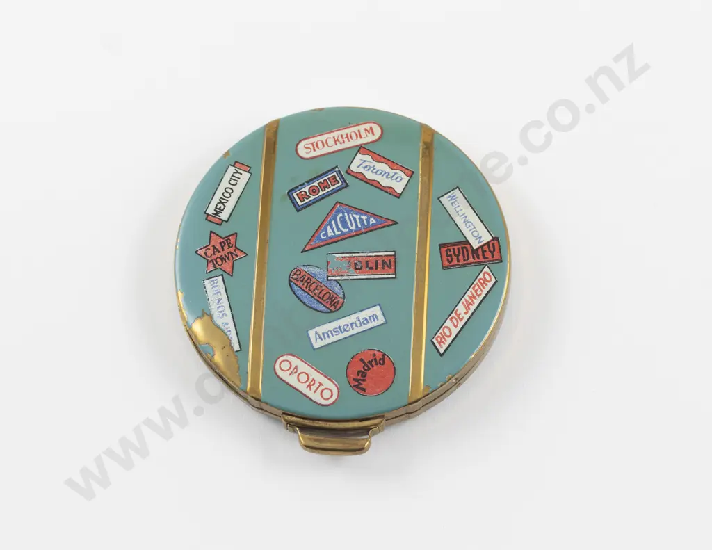 Mid 20th Century Pygmalion 'Happy Landing' Enamel Powder Compact Image 1++