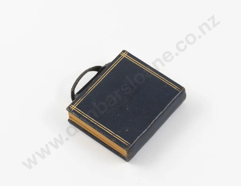 Mid 20th Century Novelty Faux Leather Suitcase Powder Compact Image 1++
