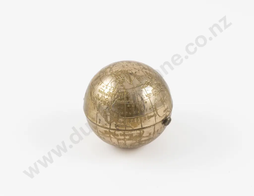 1950s Pygmalion Gold Plated Globe Powder Compact Image 1++