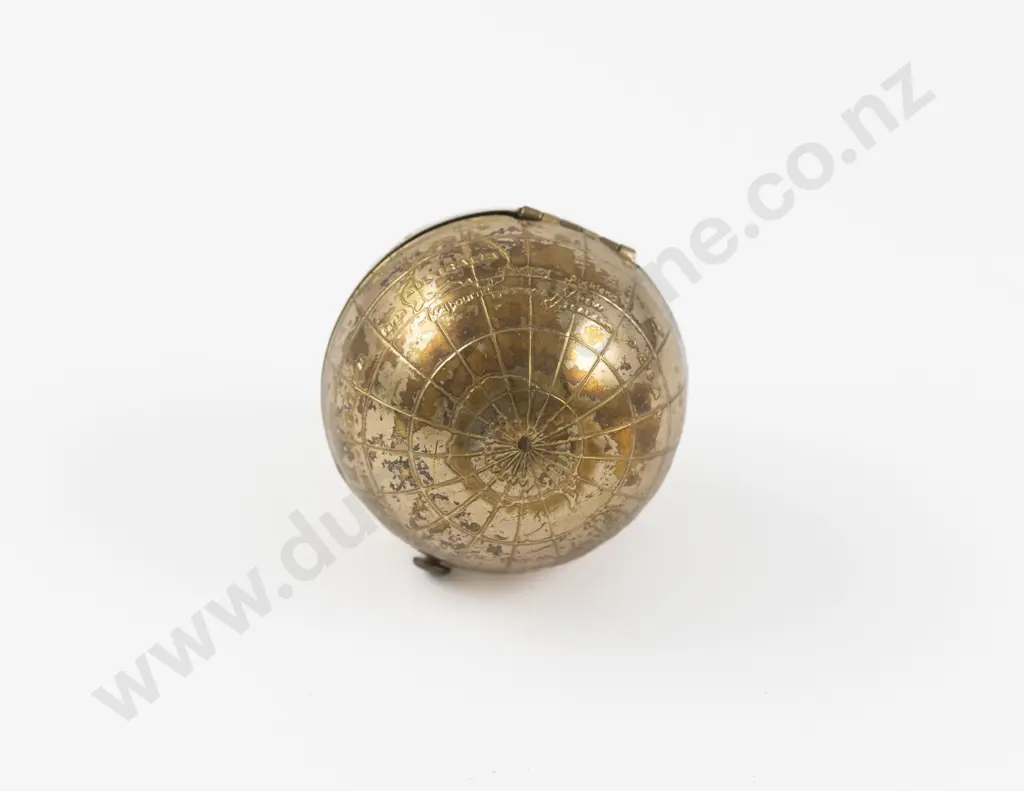 1950s Pygmalion Gold Plated Globe Powder Compact Image 1++