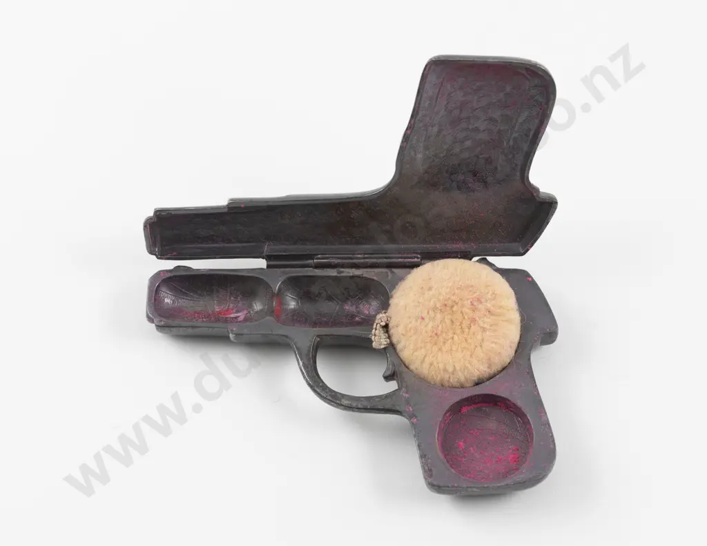 Early 20th Century American WRM & Co Pistol Shaped Vanity Compact Image 1++