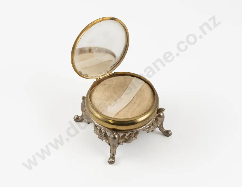 Vintage Ornate Brass Dresser Box Powder Compact Image 1++