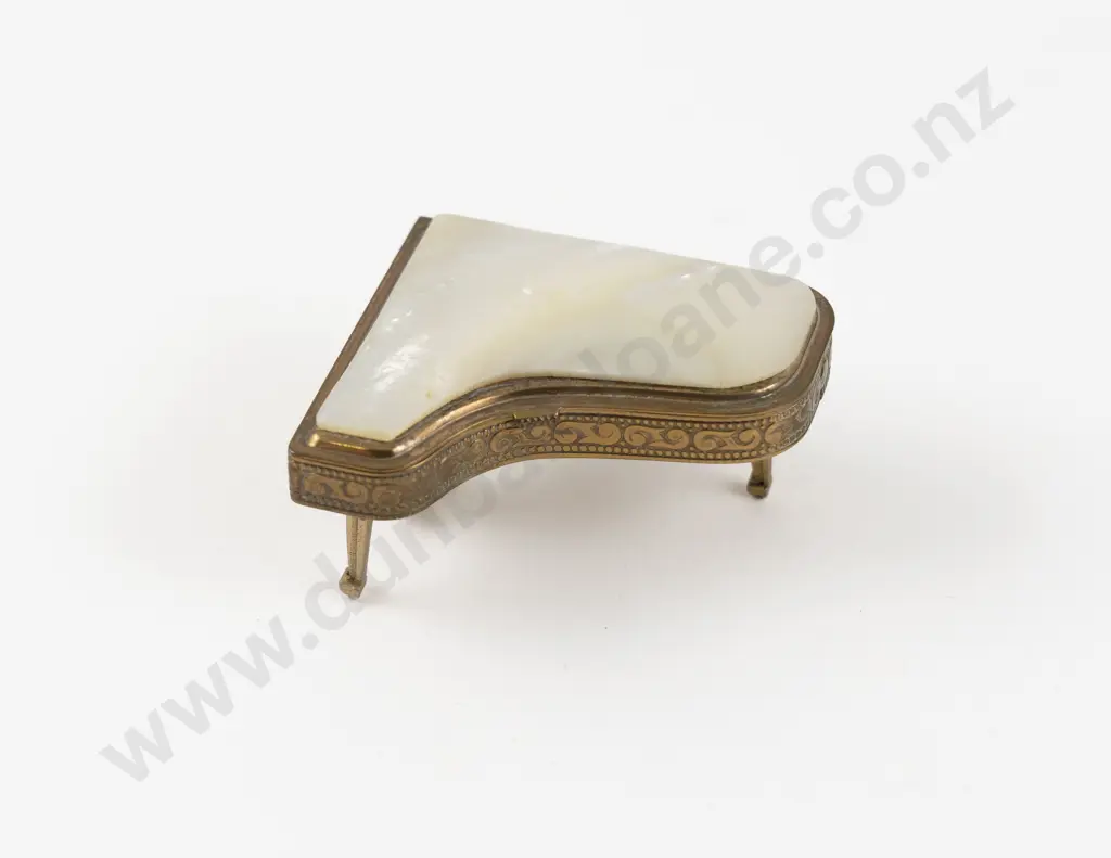 1950s Pygmalion Sonata MOP Grand Piano Powder Compact Image 1++