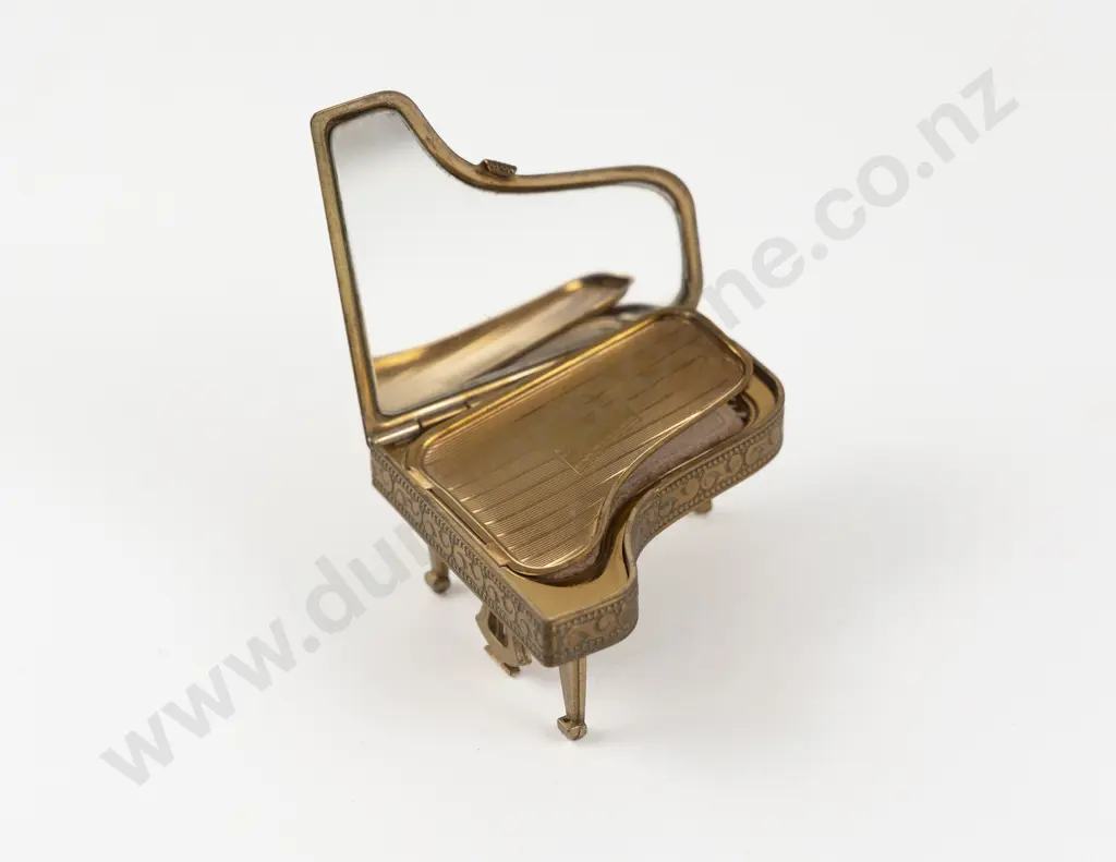 1950s Pygmalion Sonata MOP Grand Piano Powder Compact Image 1++