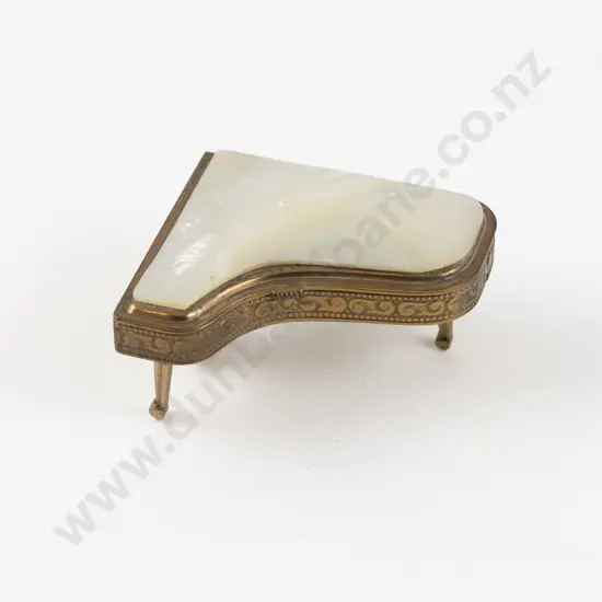1950s Pygmalion Sonata MOP Grand Piano Powder Compact