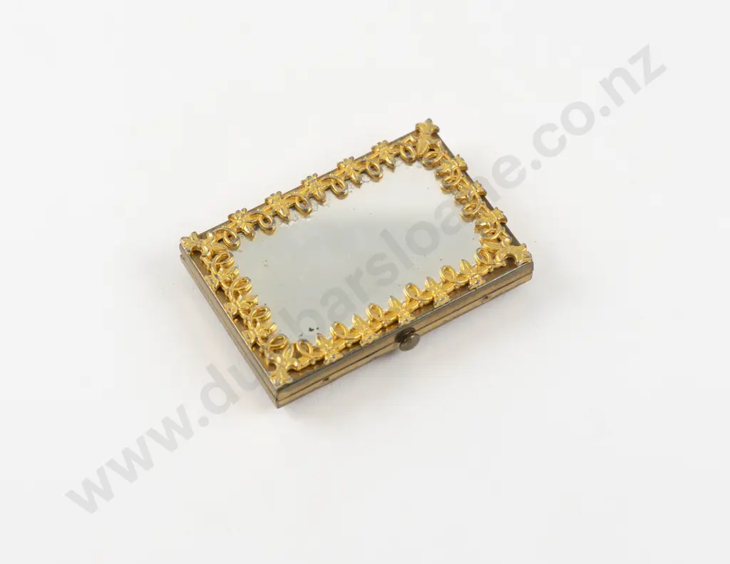 1950s Wadsworth Vanity Table Powder Compact Image 1++