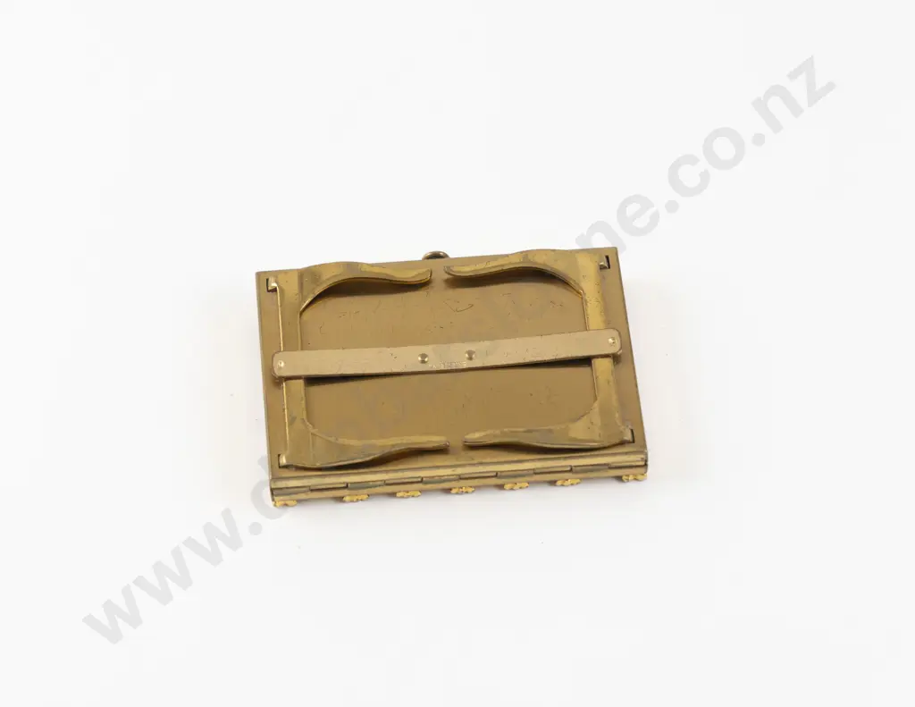 1950s Wadsworth Vanity Table Powder Compact Image 1++
