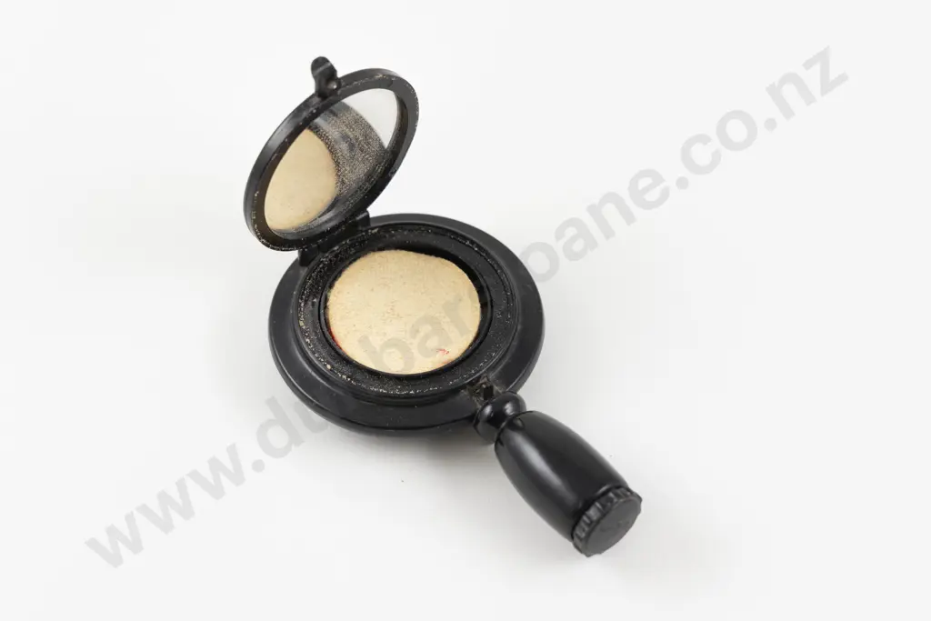 Vintage Trio-Ette Bakelite Vanity Compact Image 1++