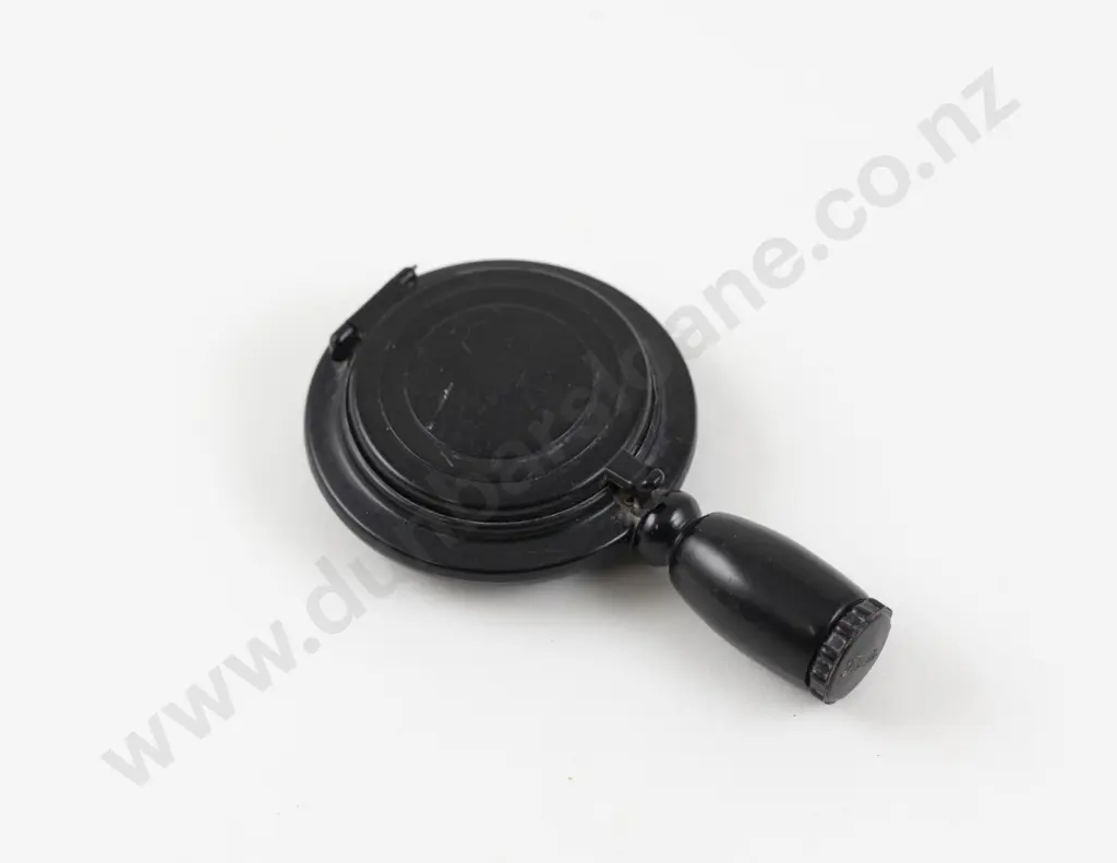 Vintage Trio-Ette Bakelite Vanity Compact Image 1++