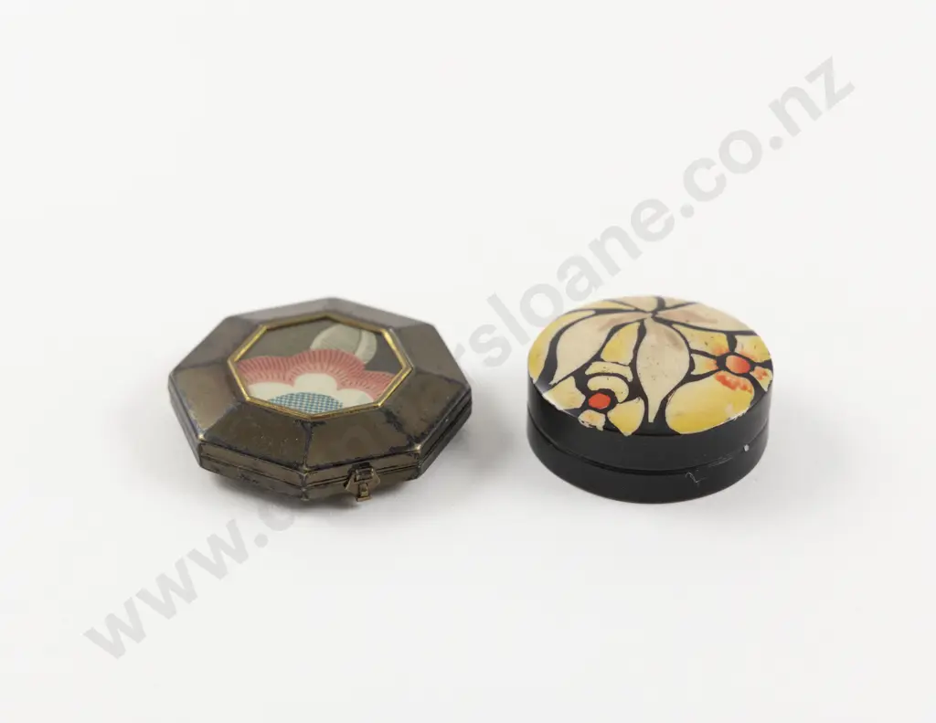 Two Art Deco Floral Design Powder Compacts Image 1++