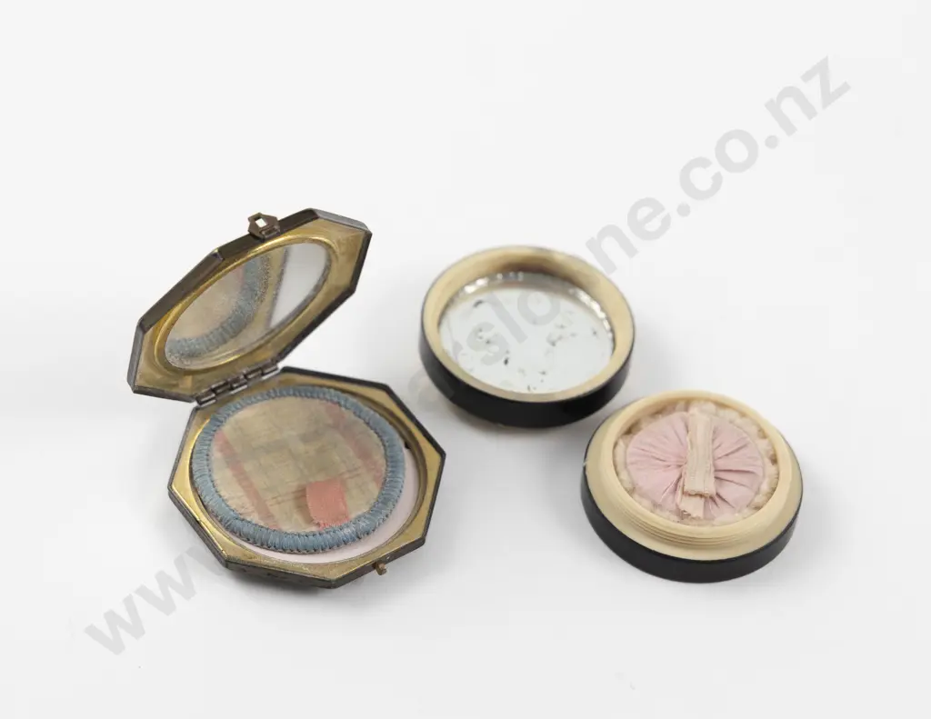 Two Art Deco Floral Design Powder Compacts Image 1++