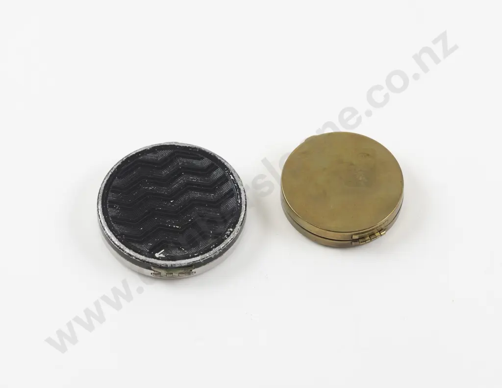Art Deco Enamel Geometric Design Powder Compact Image 1++