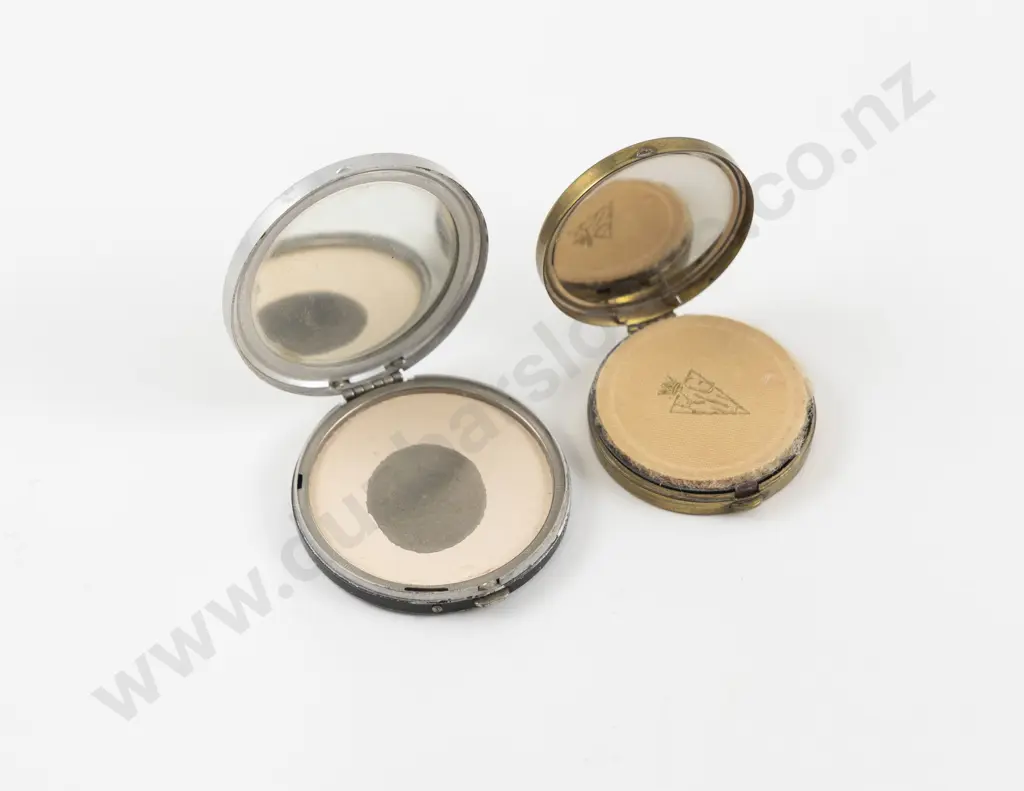 Art Deco Enamel Geometric Design Powder Compact Image 1++