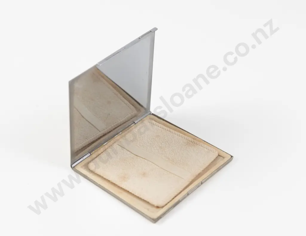Art Deco Green Enamel Square Powder Compact Image 1++