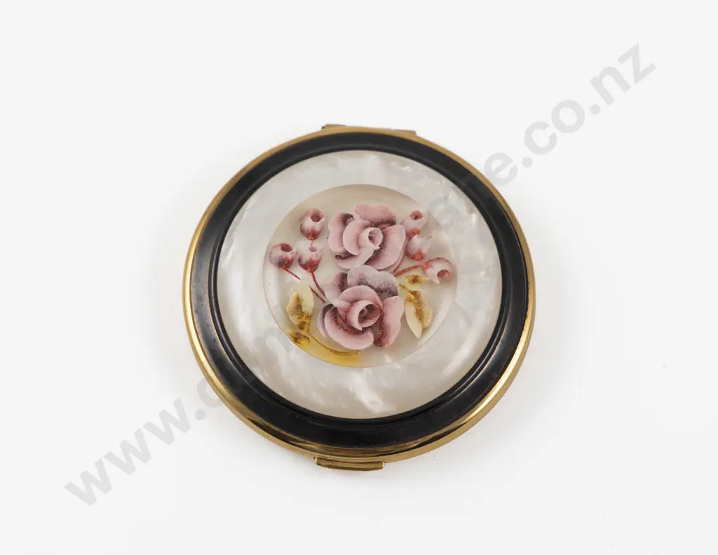 Vintage Melissa Black Enamel and Carved Lucite Floral Powder Compact Image 1++