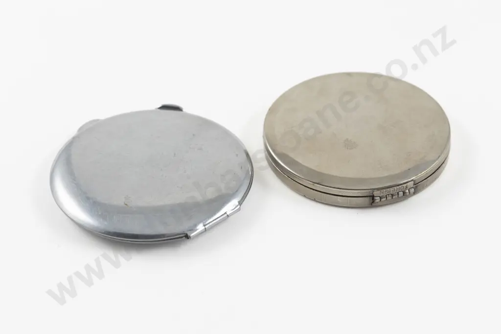 1930 - 1940s Engraved Circular Powder Compact Image 1++