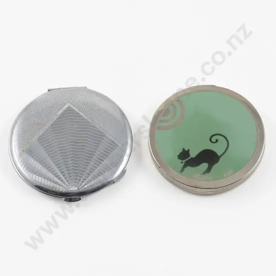 1930 - 1940s Engraved Circular Powder Compact