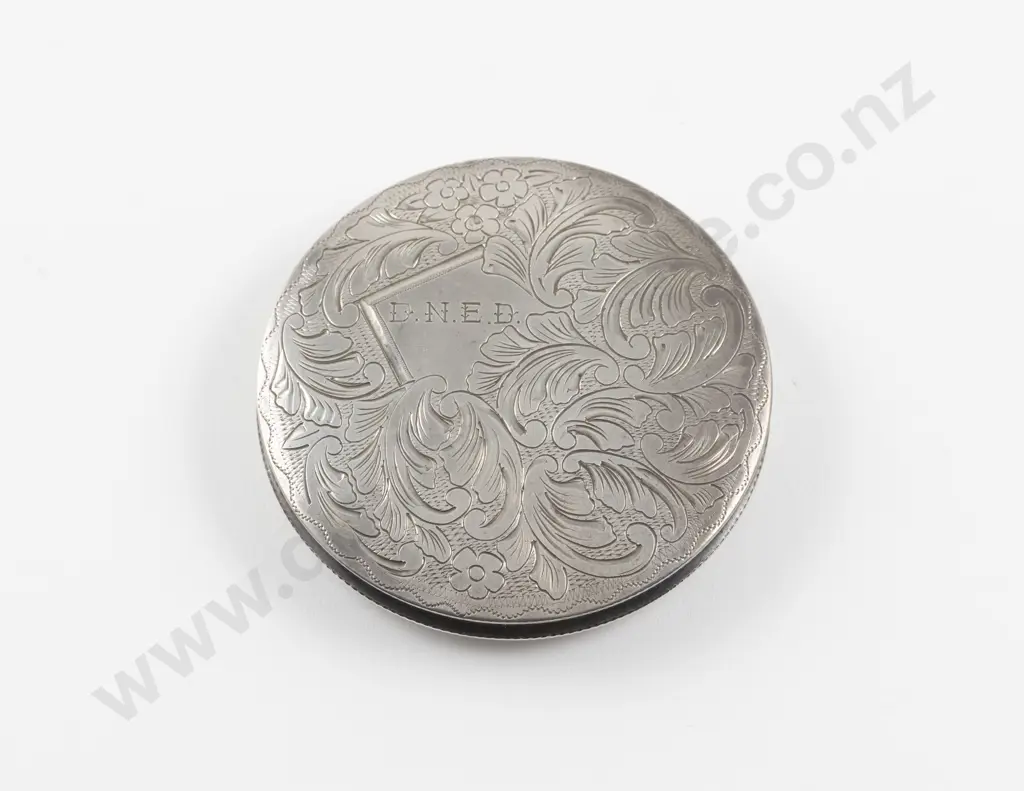 Vintage .833 Silver 'Lustig Gering' (Israel) Engraved Powder Compact Image 1++