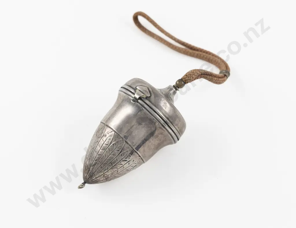 Vintage Silver Plated Acorn Powder Compact Image 1++