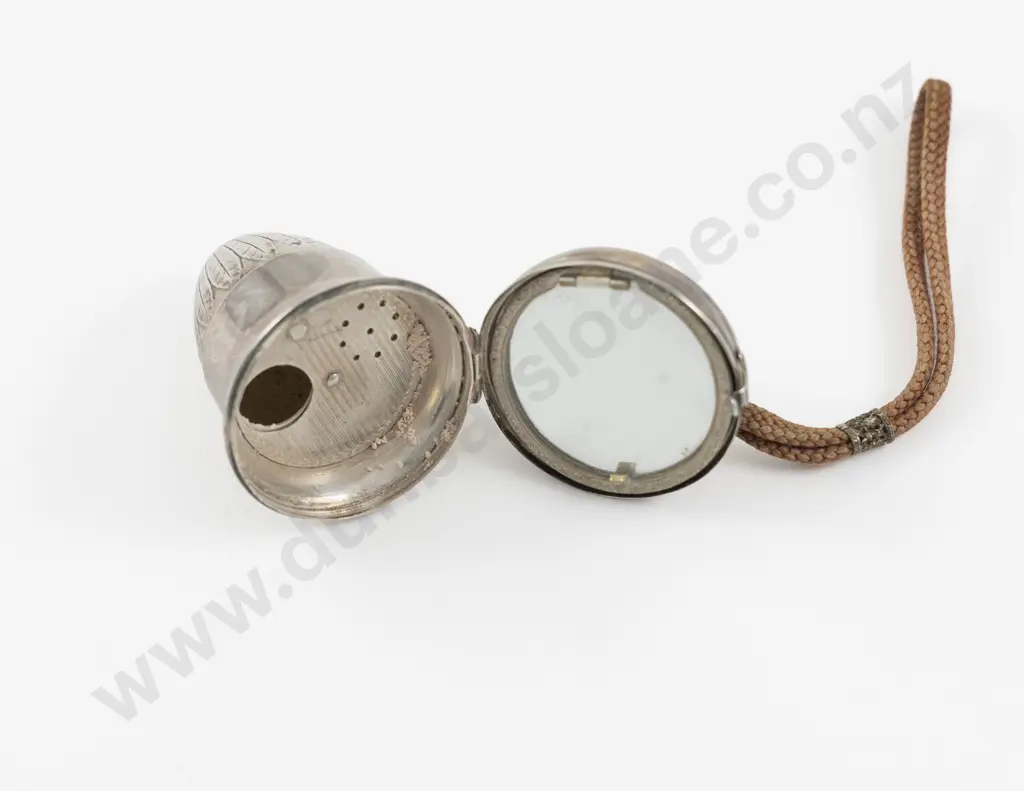 Vintage Silver Plated Acorn Powder Compact Image 1++