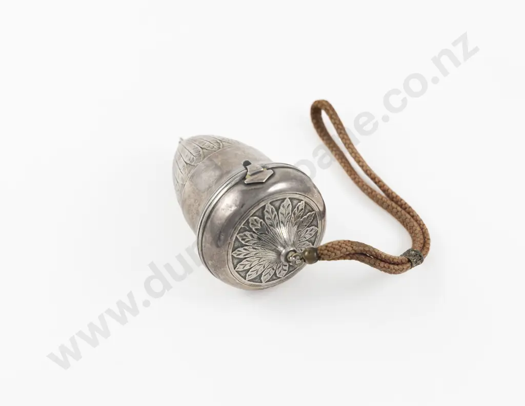 Vintage Silver Plated Acorn Powder Compact Image 1++