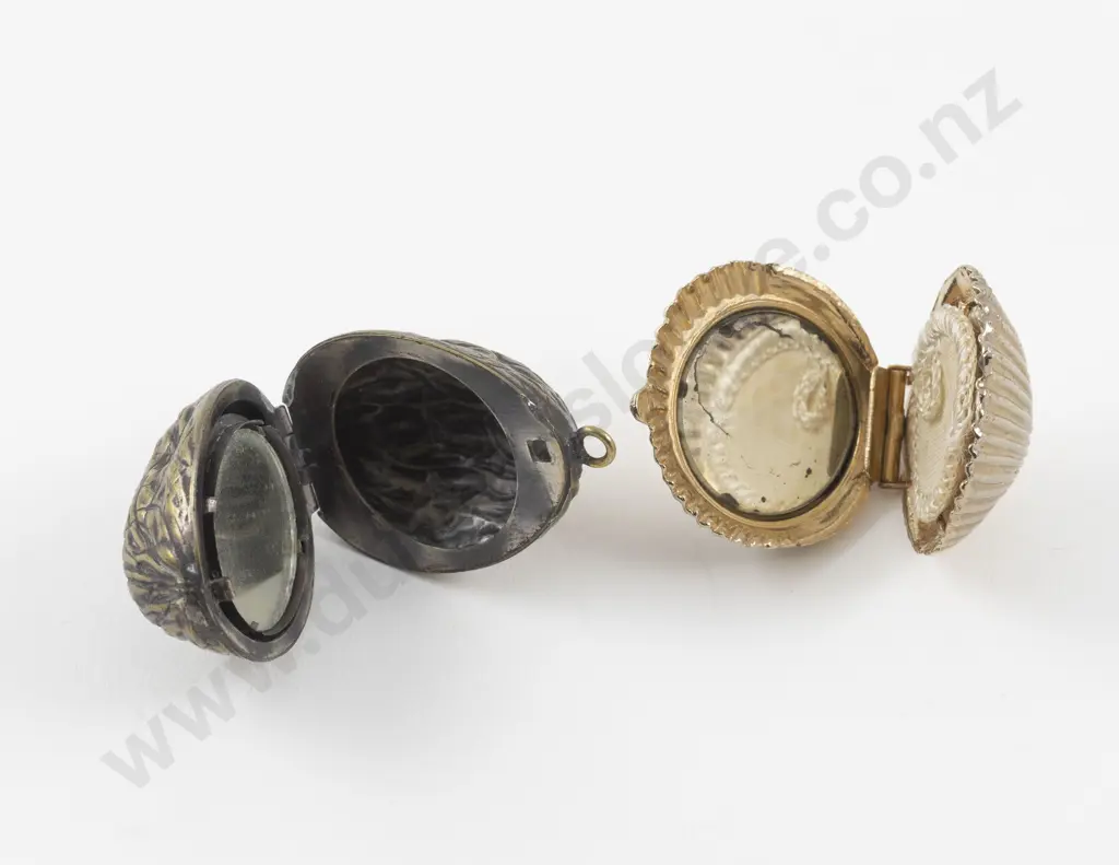 Vintage Gold Plated Clam Shell and Brass Walnut Vanity Compacts Image 1++