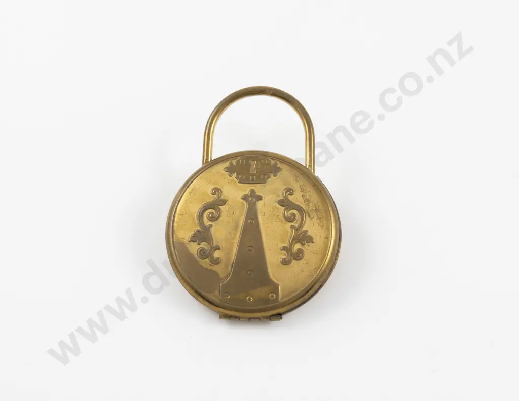 1940s Zell Fifth Avenue Gold Plated Padlock Shape Powder Compact Image 1++