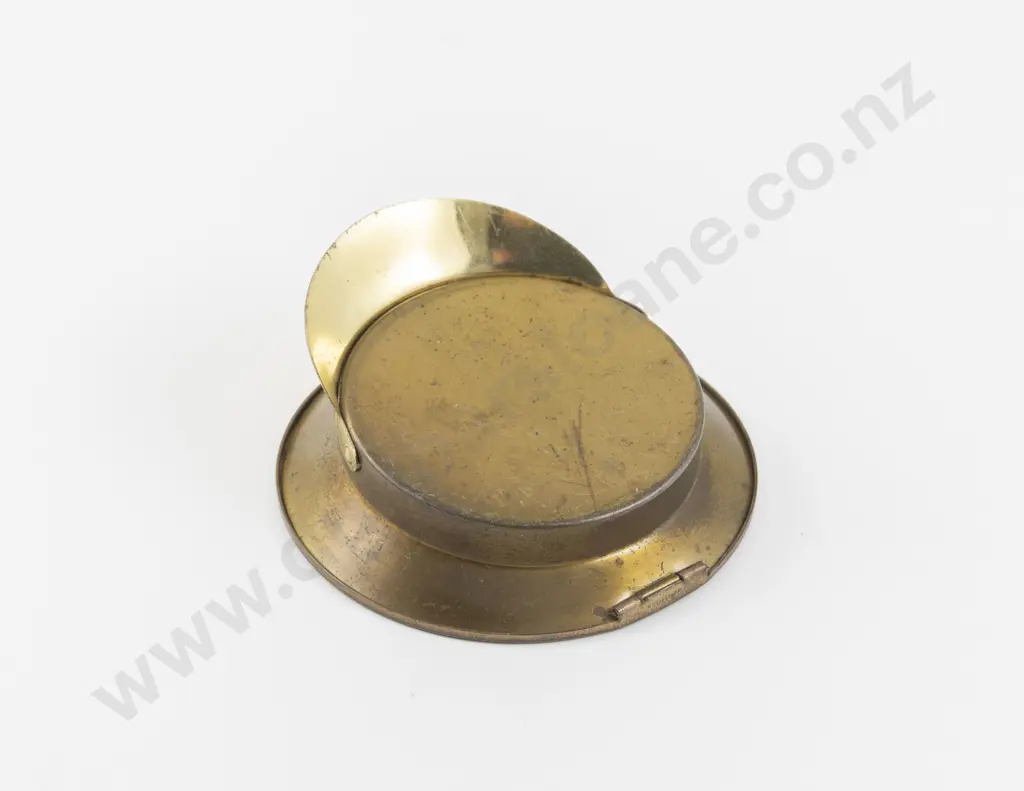 1940s WWII US Military 'Sweetheart' Cap Powder Compact Image 1++