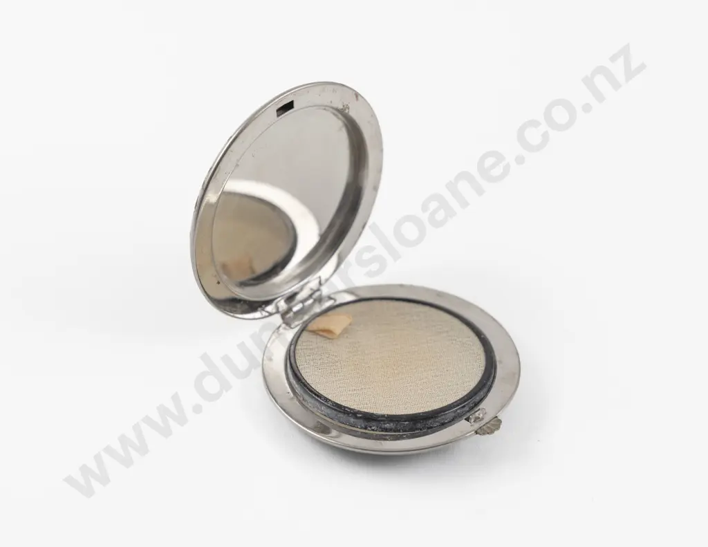 1930 - 1940s Gwenda Scottish Tam o' Shanter Powder Compact Image 1++