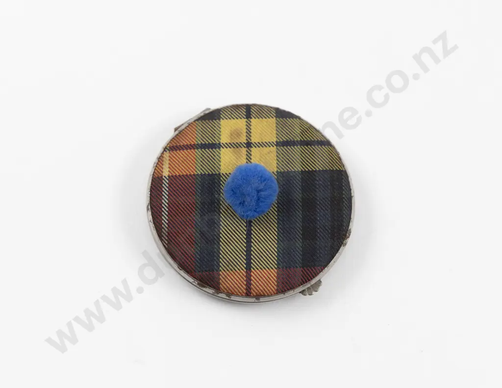 1930 - 1940s Gwenda Scottish Tam o' Shanter Powder Compact Image 1++