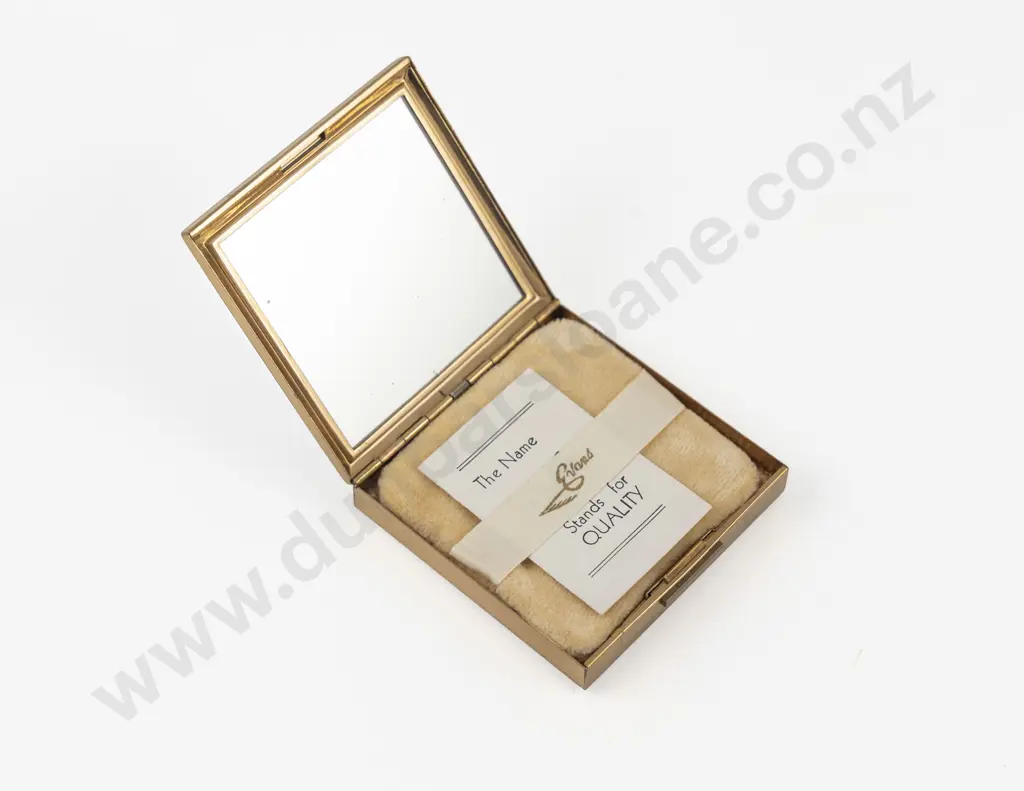 Mid Century Evans Case Company (American) Enamel 'Sweetheart' Powder Compact Image 1++