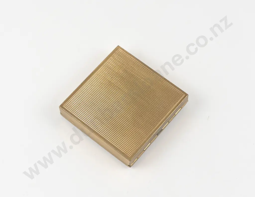 Mid Century Evans Case Company (American) Enamel 'Sweetheart' Powder Compact Image 1++