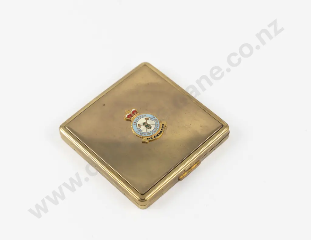 1940s Royal New Zealand Air Force #75 Squadron 'Sweetheart' Powder Compact Image 1++