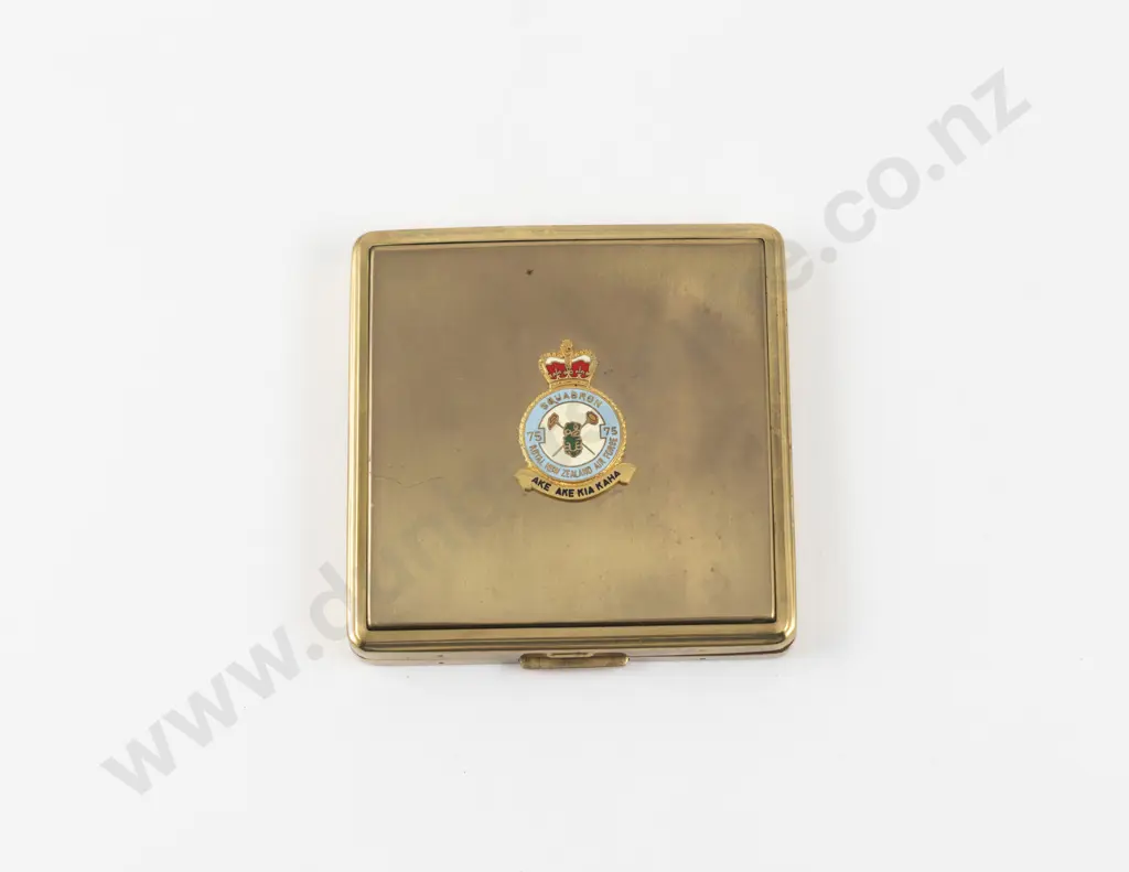 1940s Royal New Zealand Air Force #75 Squadron 'Sweetheart' Powder Compact Image 1++