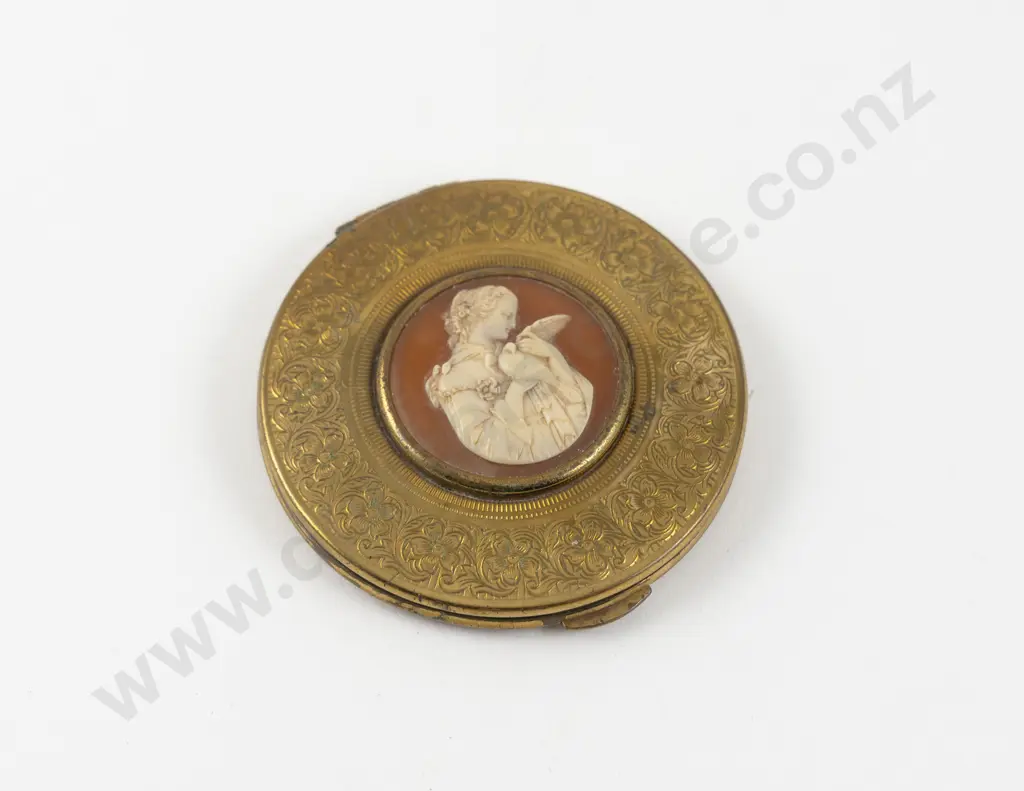 1940 - 1950s Kigu of London Gold Plated Cameo Powder Compact Image 1++