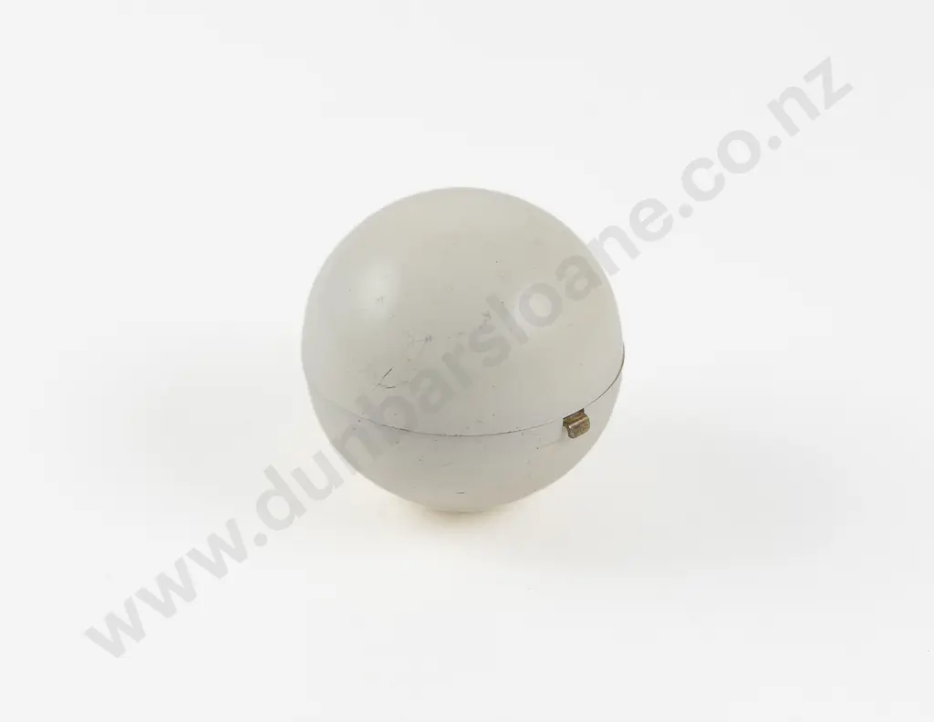 1940s Henriette (America) White Bauble Powder Compact Image 1++