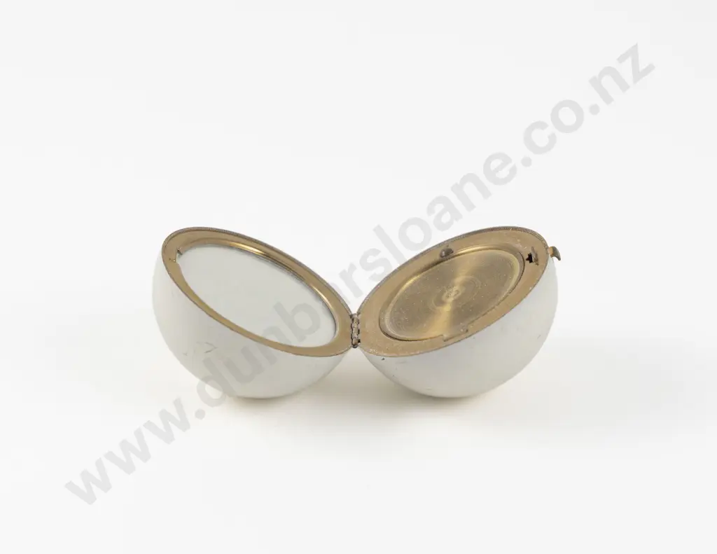 1940s Henriette (America) White Bauble Powder Compact Image 1++