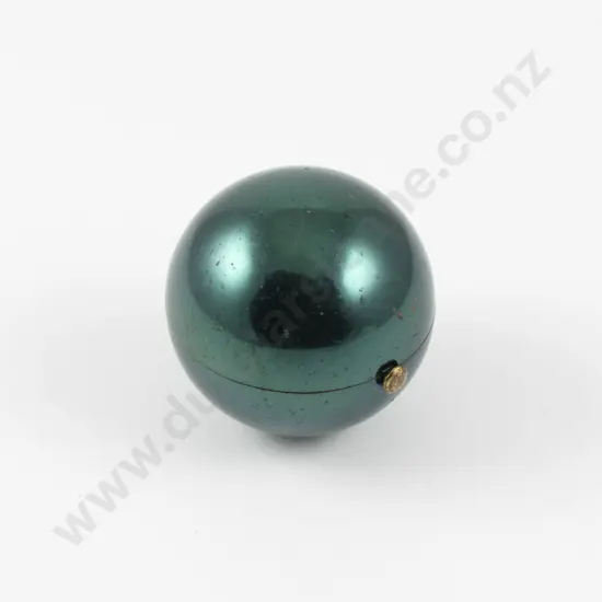 1940s Henriette (America) Metallic Green Bauble Powder Compact