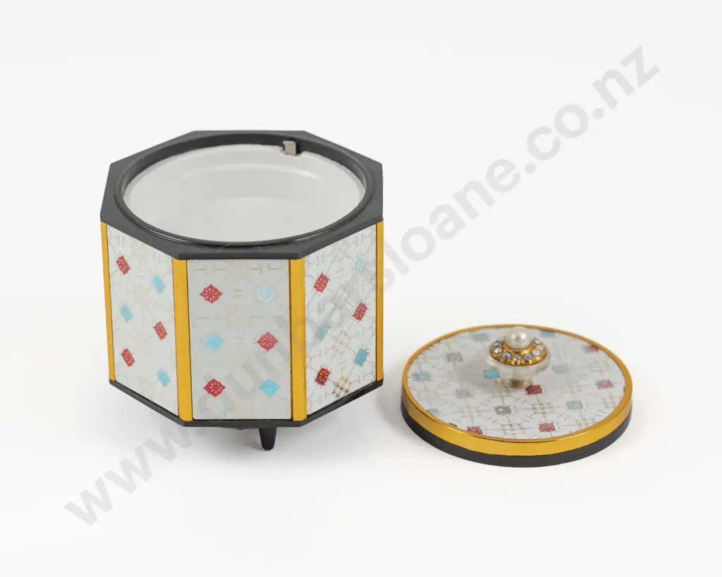1950 - 1960s Lady Mate Musical Dressing Table Powder Box Image 1++
