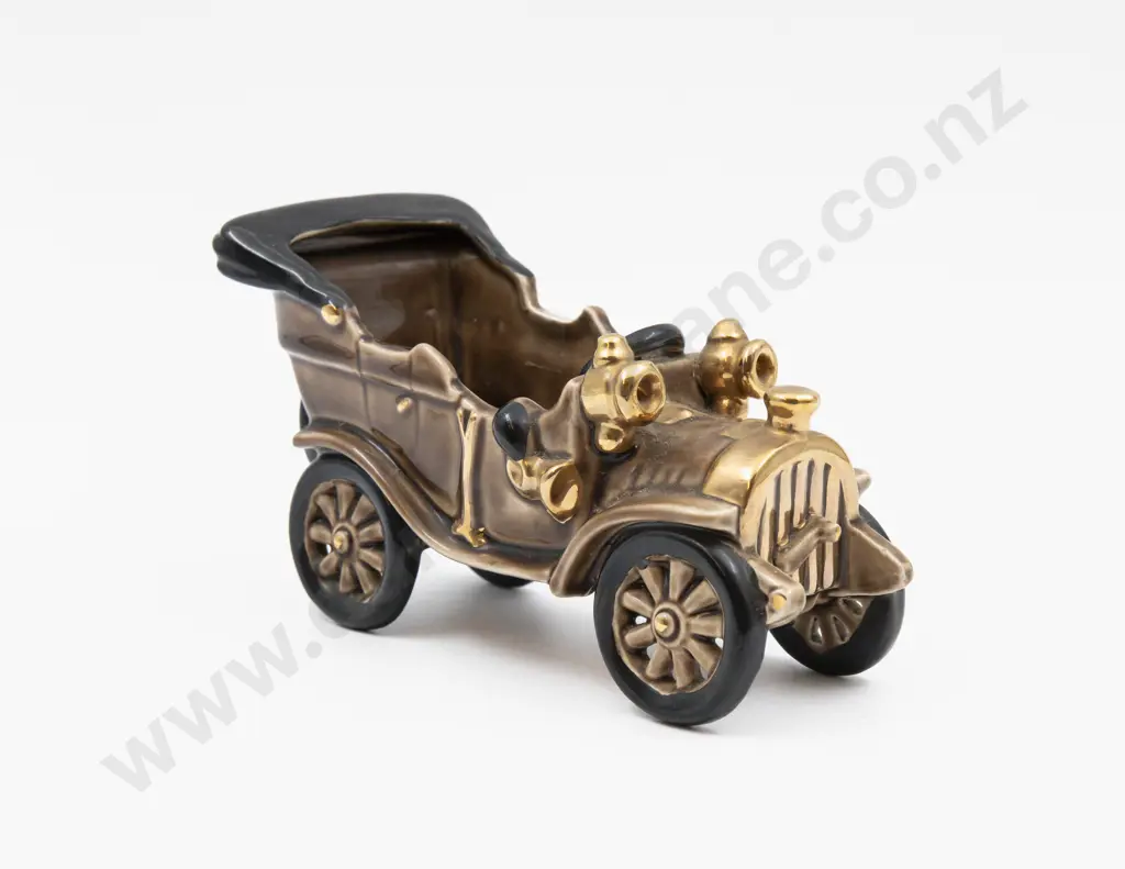 Bretby Model Car Form Container 17cm L Image 1++