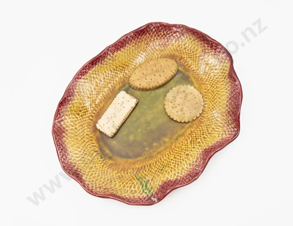 Bretby Biscuit Form Trompe L'Oeil Dish 27cm L Image 1++